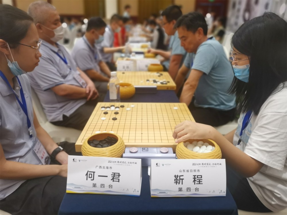 对弈围棋！赛场上双方你来我往